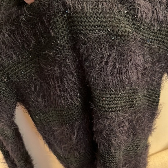 Womens long sleeved black sweater. - Picture 2 of 7